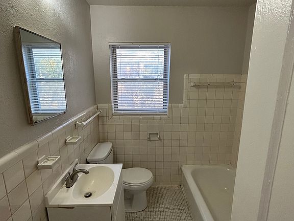 5th image of 2200 NE 24th St