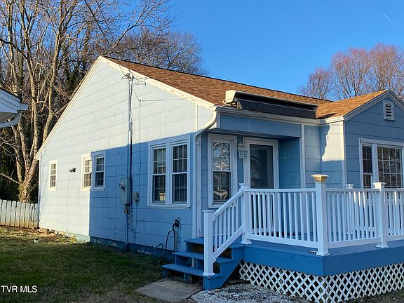 3rd image of 427 Juniper St