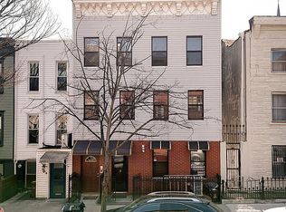 186 Kent St, Brooklyn, NY