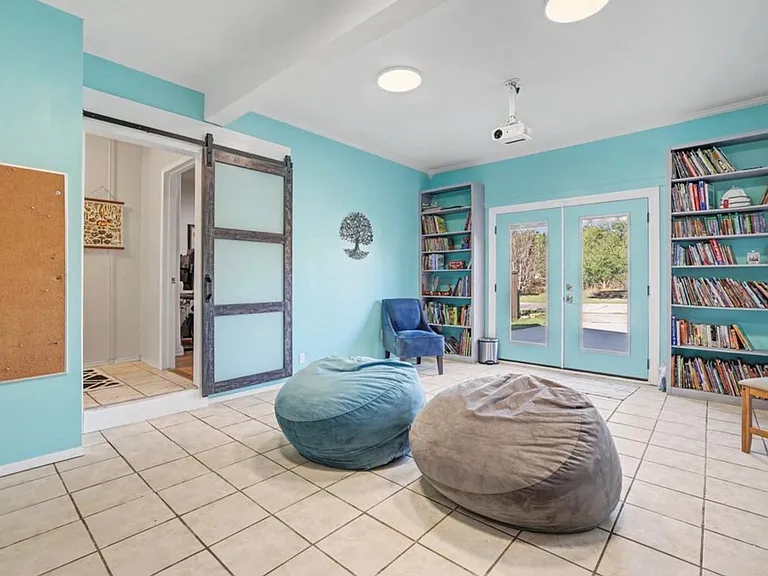 8207 Espanola Trl — Photo 22