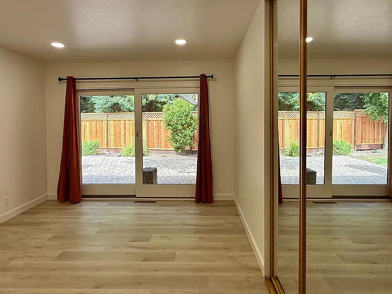 390 Howard Dr — Photo 10
