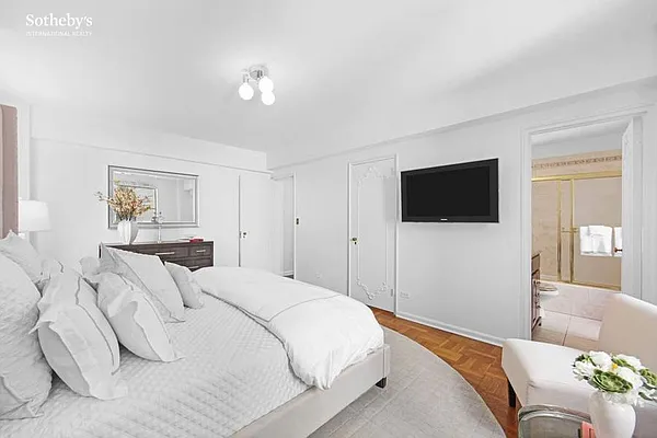 Sold by Sotheby's International Realty | media 7