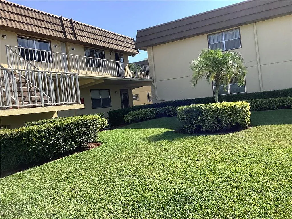 2 bed, 2.0 bath, 880 sqft, $1,475 — Photo 2