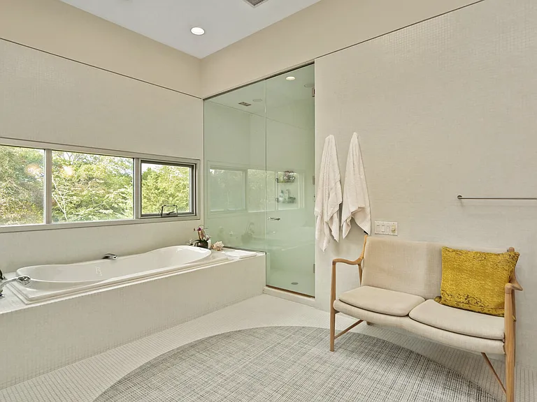 108 Seatuck Ave — Photo 43