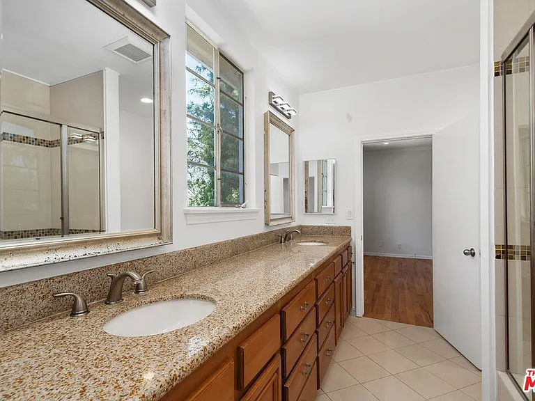 517 N Elm Dr — Photo 34