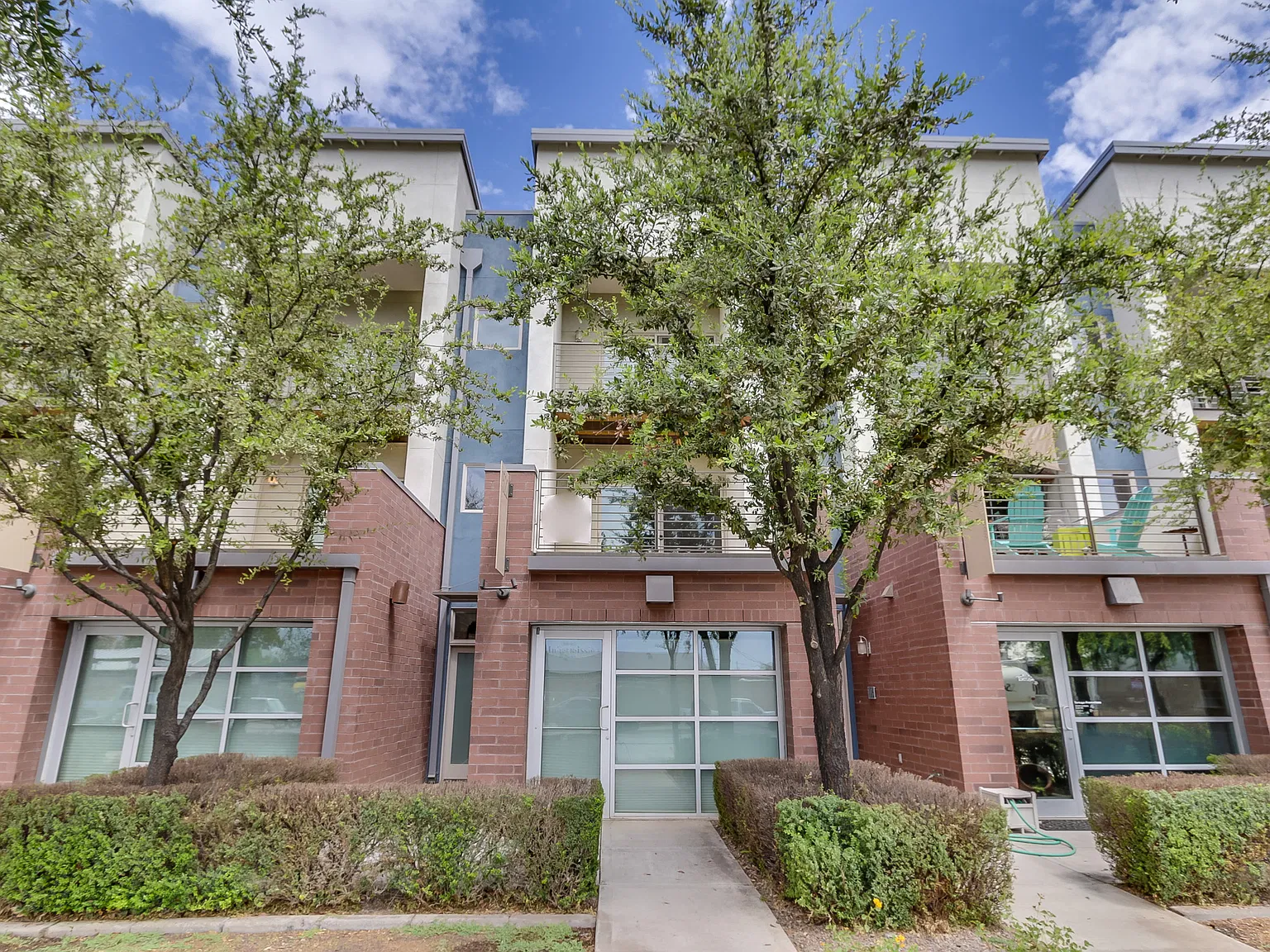 2 bed, 2.5 bath, 1735 sqft, $3,195 — Photo 1