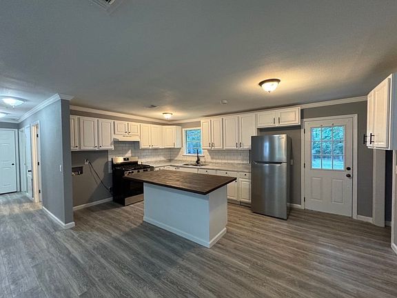 2nd image of 712 5th St NE