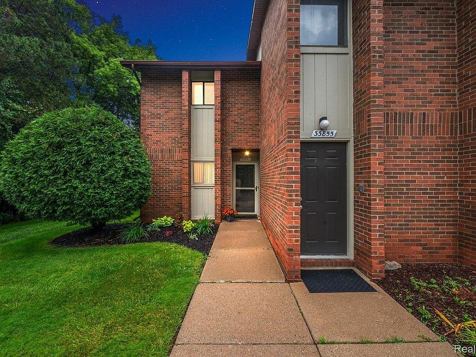 1st image of 33847 Pondview Cir