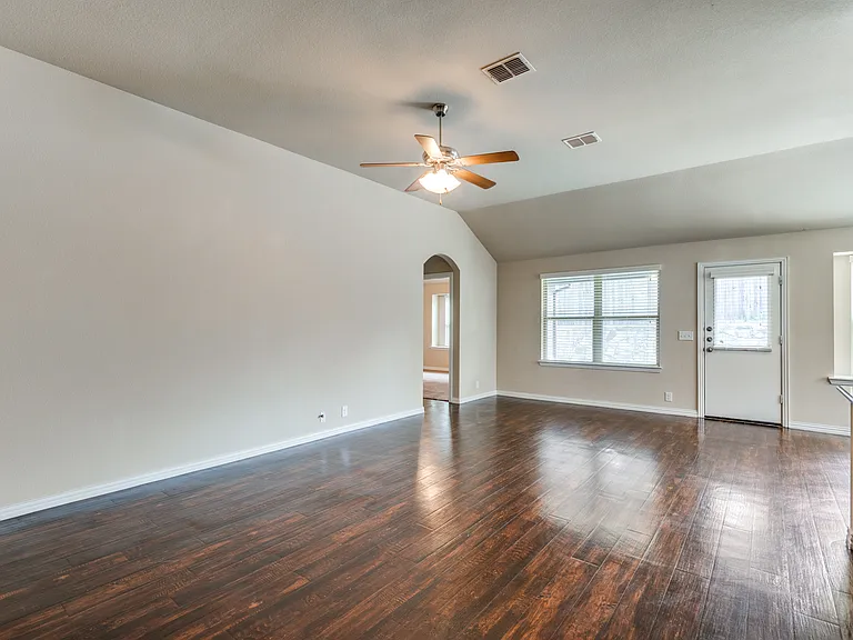 4920 Lemon Grove Dr — Photo 4