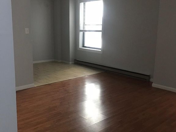 2nd image of 4521 N Clarendon Ave #304