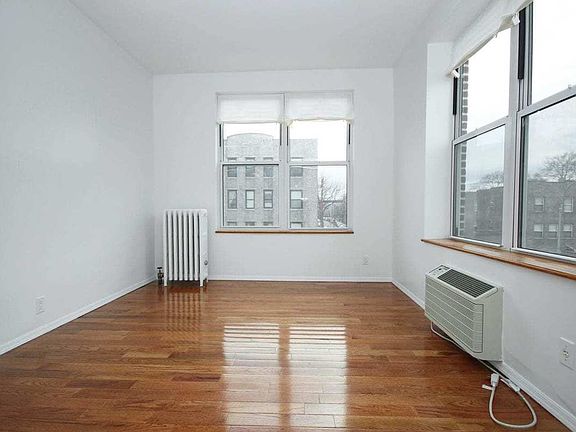 5th image of 2901 21st Ave APT 2F