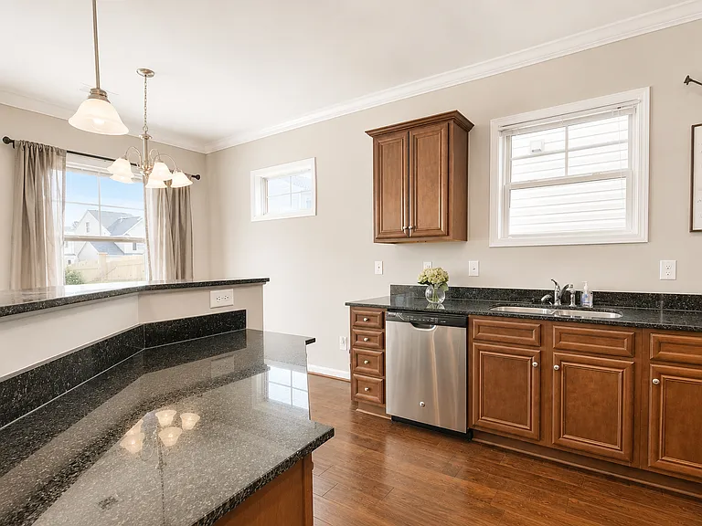 1012 Winter Way — Photo 3
