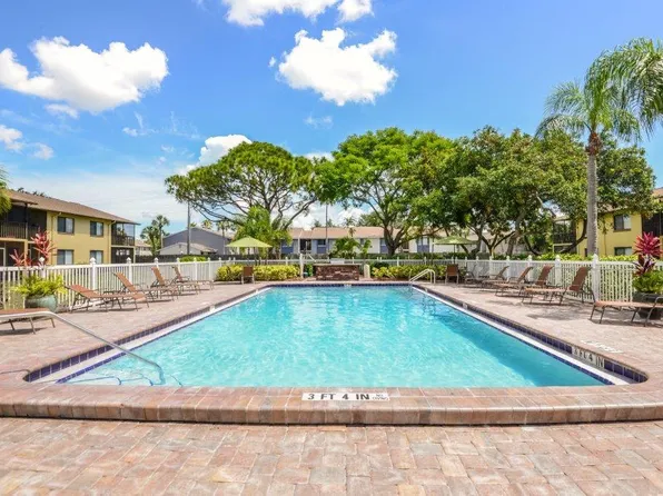 Bay Club Apartment Homes