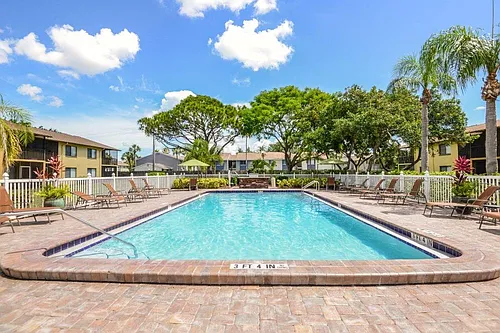 Bay Club Apartment Homes Photo 1