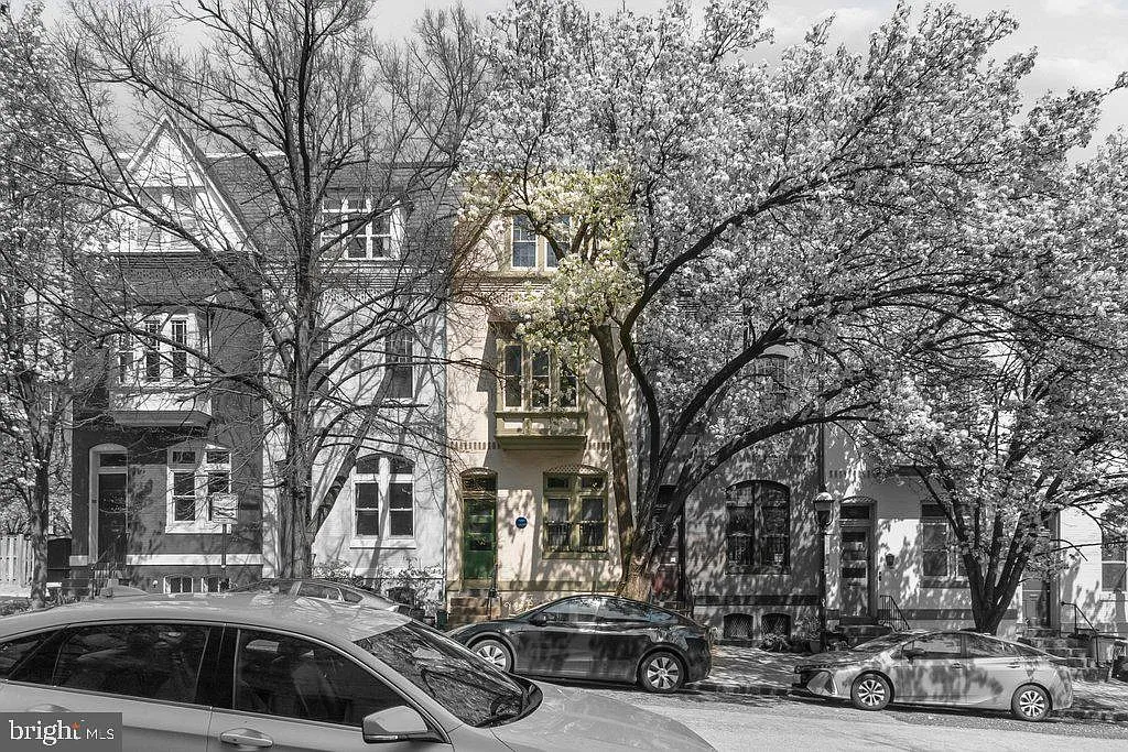 1215 John St photo 1