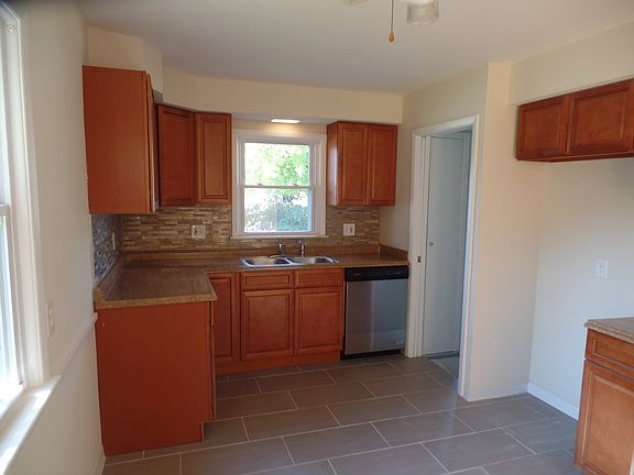 4th image of 1130 Bonnie Ln
