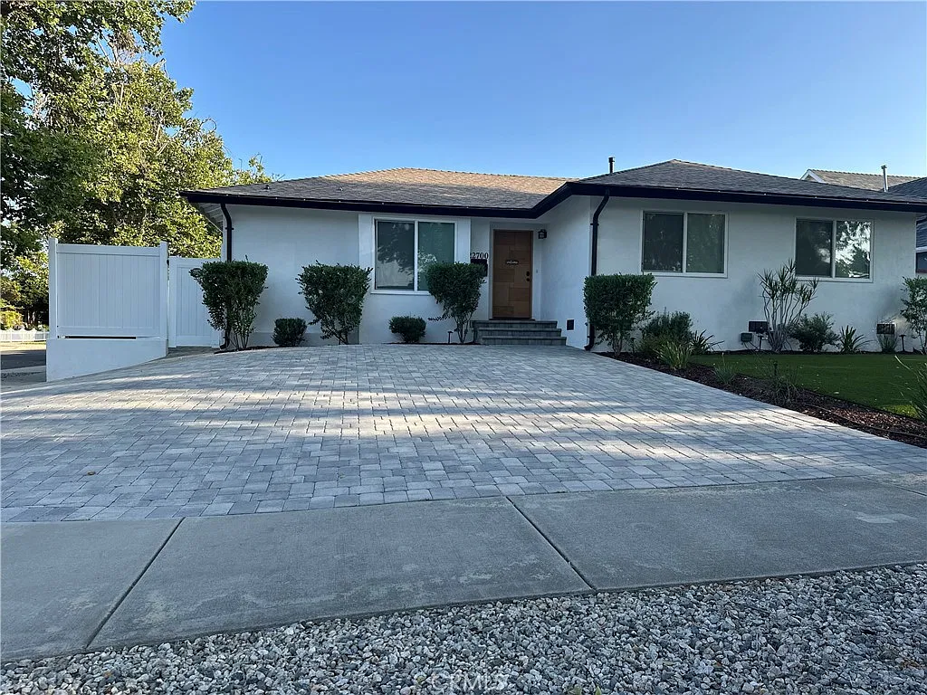 4 bed, 1361 sqft, $4,600 — Photo 3