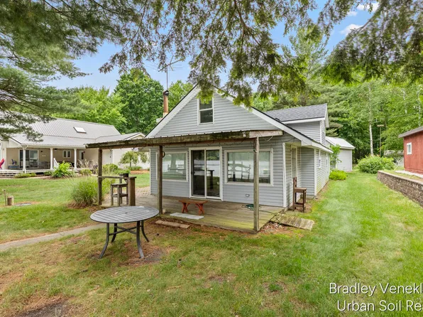 12452 S Sand Beach Dr, Grant, MI 49327