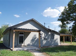 300 E Leroy St, Three Rivers, TX 78071