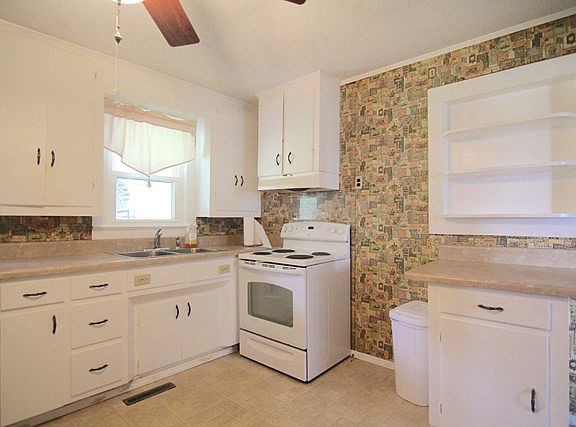 4th image of 326 Circle Dr