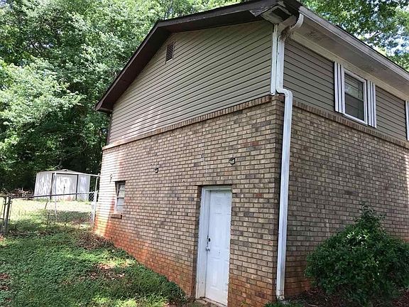 3rd image of 8767 Northview Dr