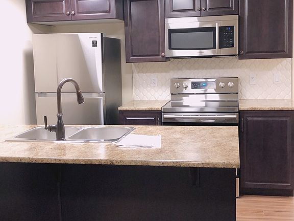 4th image of 1421 Cherniak Way SW