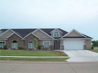 800 Big Rock Park Rd, Pella, IA 50219