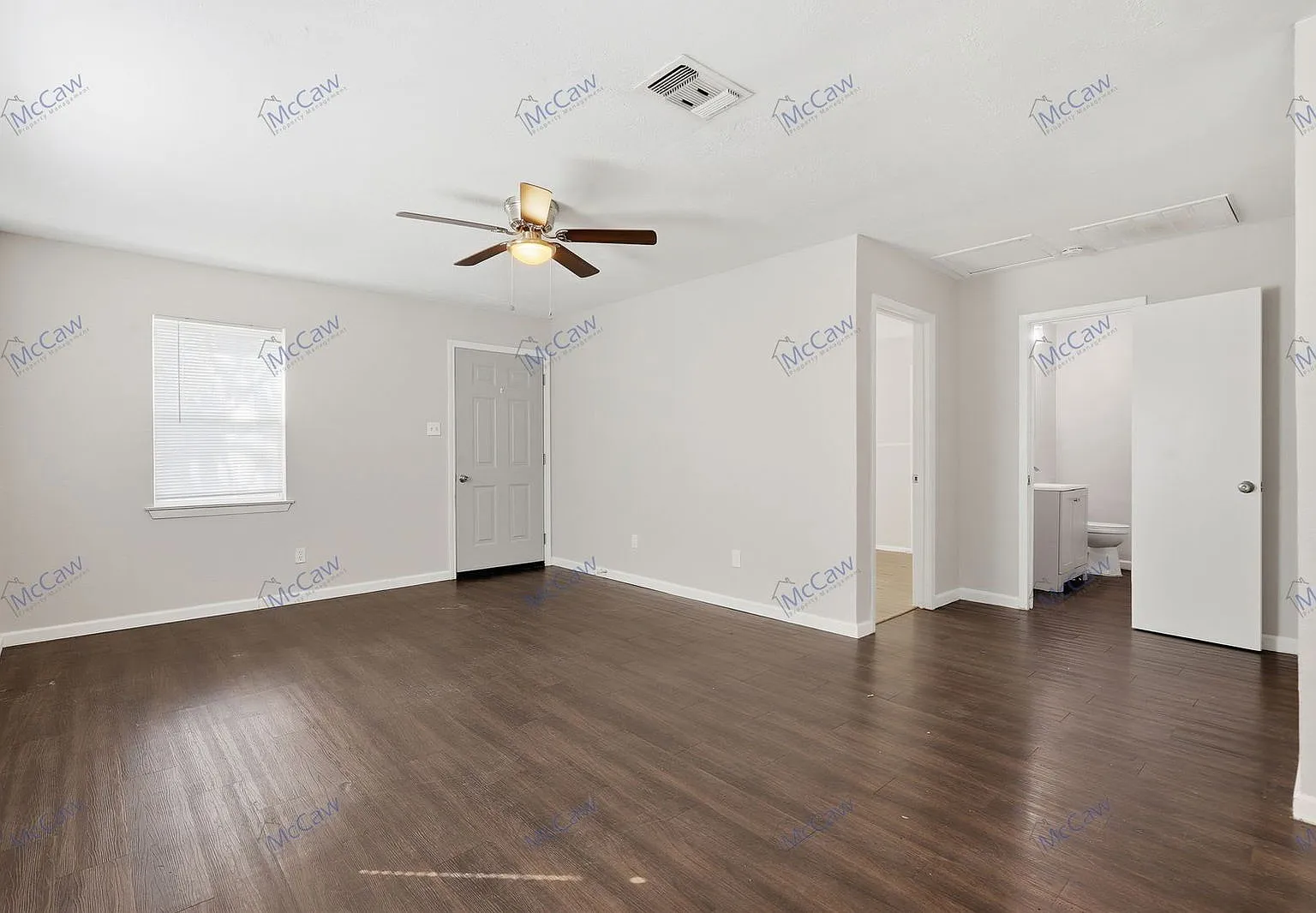 2 bed, 1.0 bath, 928 sqft, $1,200 — Photo 4