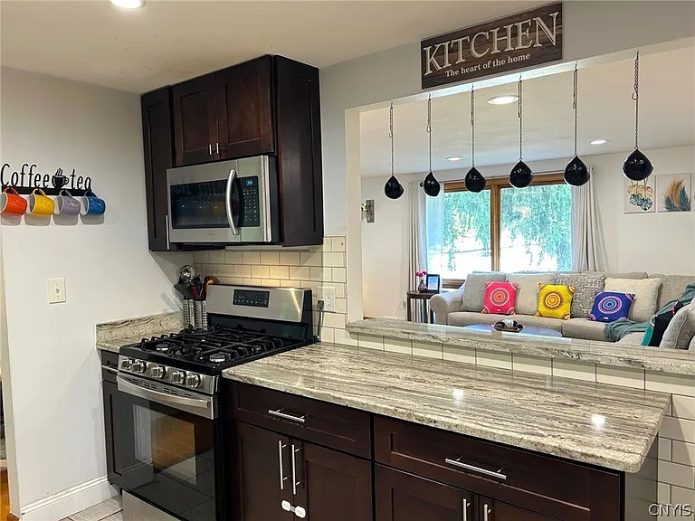 302 Oakridge Dr — Photo 10