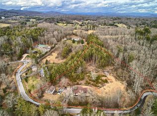 394 Tole Allison Rd, Mills River, NC 28759