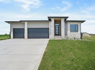 17907 Goodman Dr, Urbandale, IA 50323