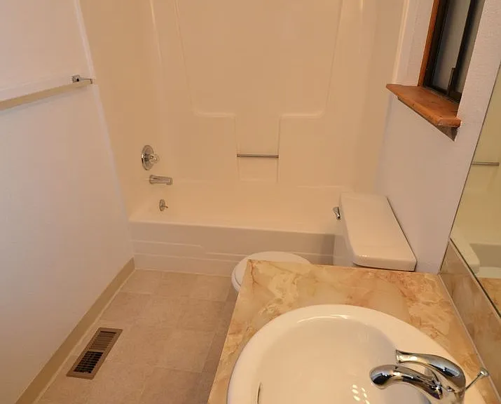 12300 SW Sussex St — Photo 11