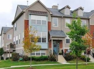 324 Station Park Cir, Grayslake, IL 60030