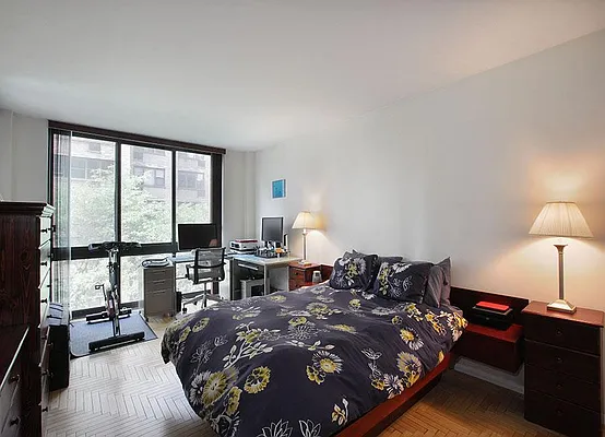 Sold by Warburg | media 4