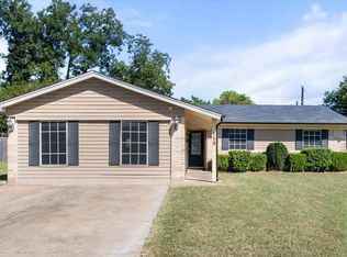 159 SE Gardens Blvd, Burleson, TX 76028