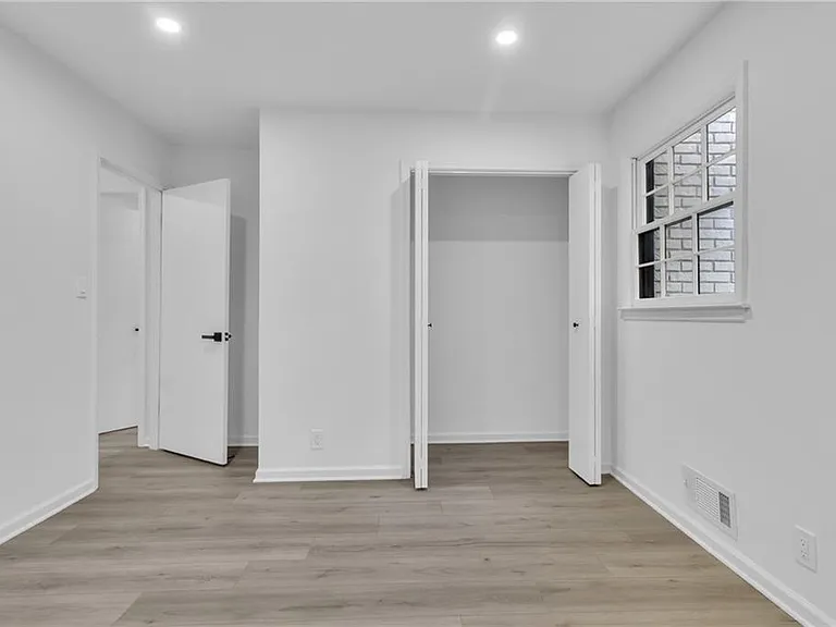 3296 Columbia Woods Dr — Photo 23