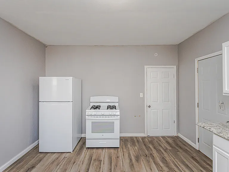 315 Eastern Ave — Photo 19