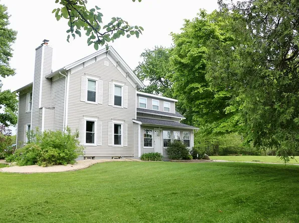 8463 Dewey Rd, Montville, OH 44064