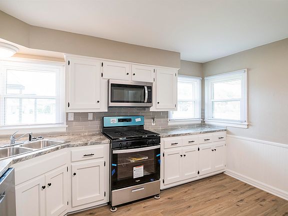 3rd image of 410 Greenway Ave