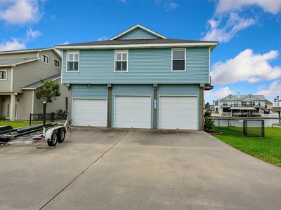 1315 Outrigger St, Tiki Island, TX, 77554