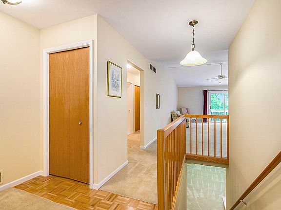 4th image of 615 Woodcreek Cir Unit 4