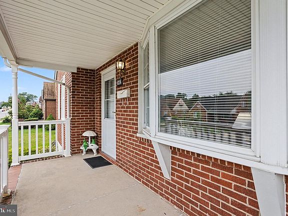 3rd image of 8216 Analee Ave