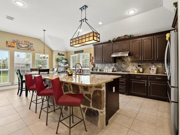 603 E Saunders St, Trenton, TX 75490