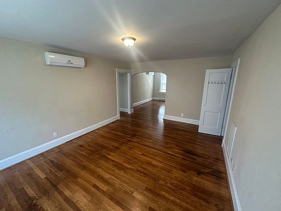 4th image of 311 Lucile Ave APT 1