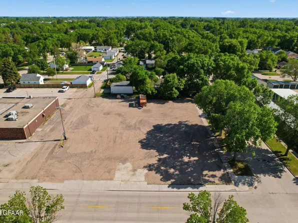1619 Demers Ave, Grand Forks, ND 58201