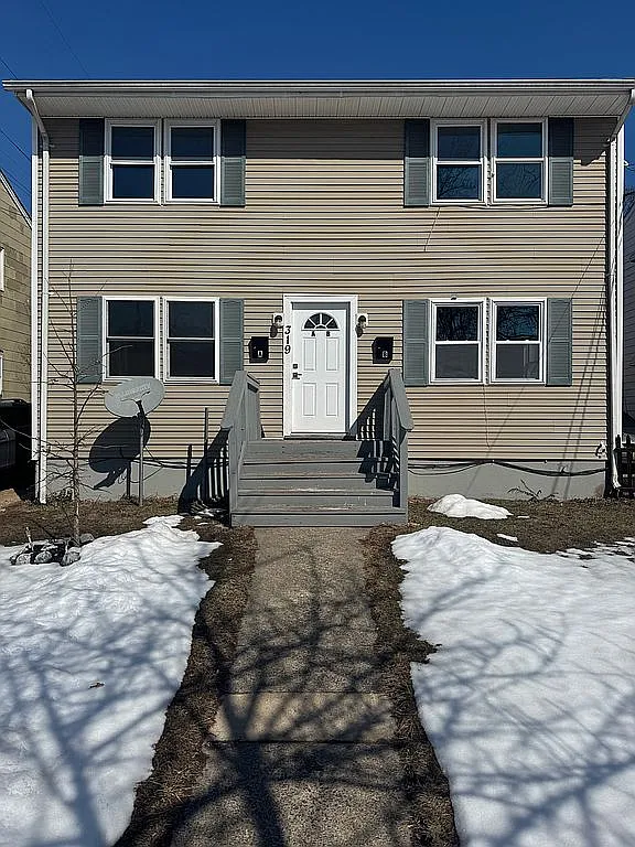 319 Sandford St photo 1