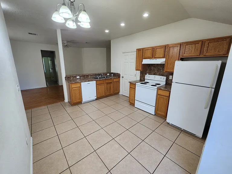 1418 S Mississippi Ave — Photo 4