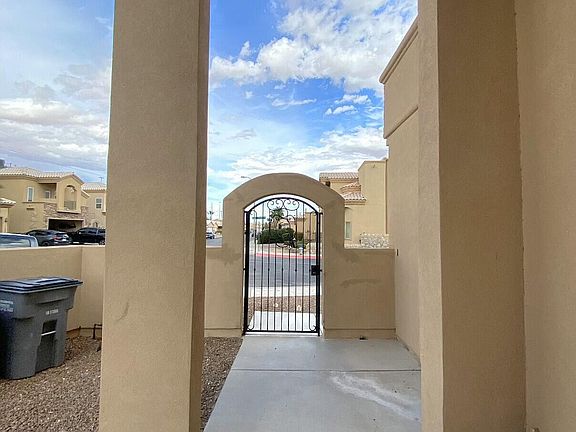 4th image of 3781 Coco Palm Dr