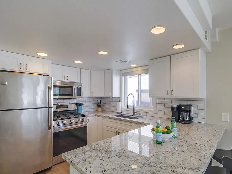 824 Ostend Ct — Photo 15