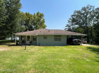 16 Red Bud Ln, Perkinston, MS 39573